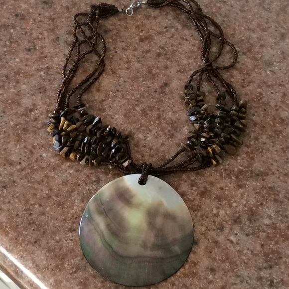 Gorgeous Shell Statement Necklace - Picture 6 of 6